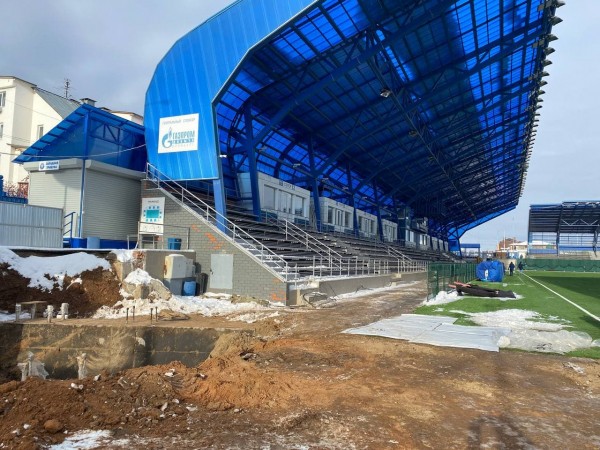 На стадионе &laquo;Газовик&raquo; уложат новый газон и сделают Wi-Fi для болельщиков