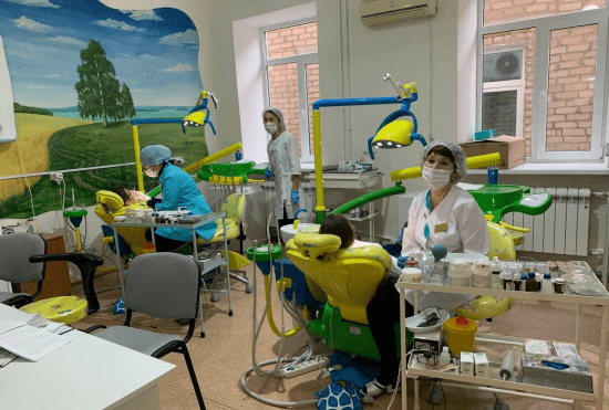 Татьяна Савинова проверила ход ремонта в соль-илецкой детской поликлинике