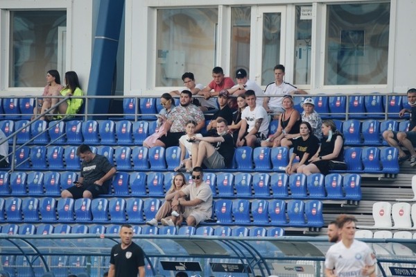 Роспотребнадзор разрешил ФК "Оренбург" допустить на ближайший матч до 500 болельщиков