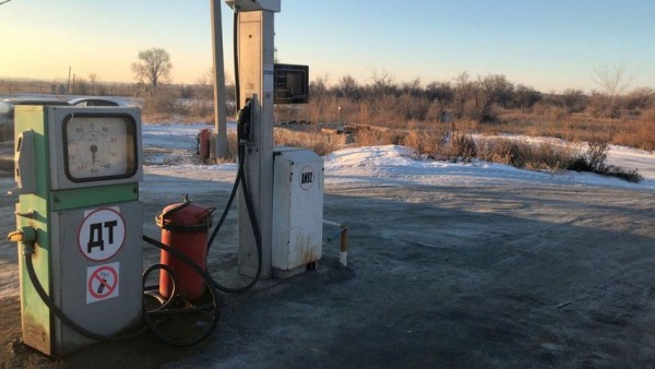В Орске на двух АЗС продавали опасное для жизни топливо