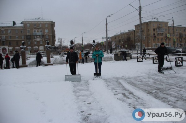 
Должников за услуги ЖКХ и добровольцев предложили привлекать к уборке улиц и придомовых территорий от снега         