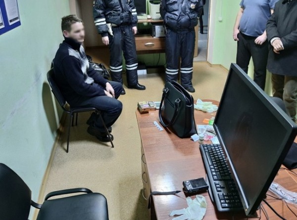 В Кувандыке грабитель средь бела дня на улице вырвал сумку из рук женщины