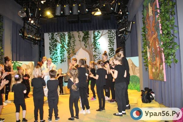 Премьера волшебной сказки состоялась в Орске
Премьера волшебной сказки состоялась в Орске