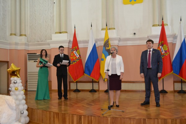 Для оренбургских детей, победивших в конкурсе &laquo;Подарок маме&raquo;, организовали праздник