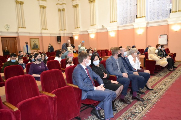 Для оренбургских детей, победивших в конкурсе &laquo;Подарок маме&raquo;, организовали праздник