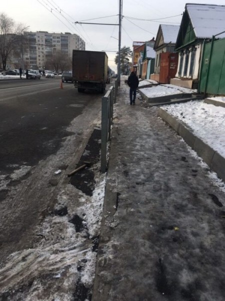 На самых известных тротуарах Оренбурга появились ограждения