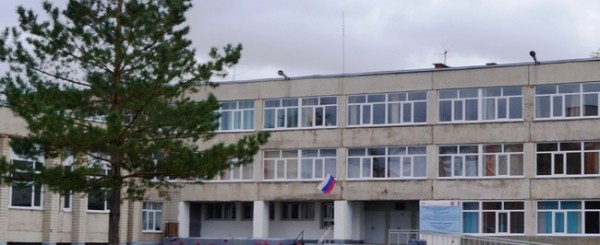 В Новотроицке пьяный мужчина ворвался в школу №13