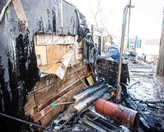 Многодетной семье погорельцев из Оренбургского района требуется помощь