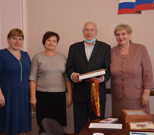 Оренбургских ветеранов наградили за помощь в организации и проведении вручения медалей «Дети войны» Оренбургских ветеранов наградили за помощь в организации и проведении вручения медалей «Дети войны»