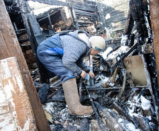 Многодетной семье погорельцев из Оренбургского района требуется помощь