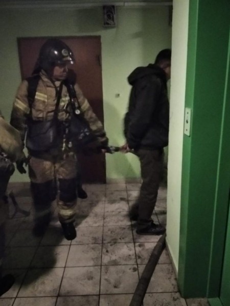 В Оренбурге из горящей многоэтажки вывели девять человек