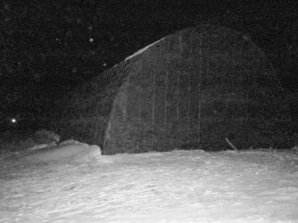 В Сорочинске вор несколькими заходами вывез на санках электромоторы из ангара