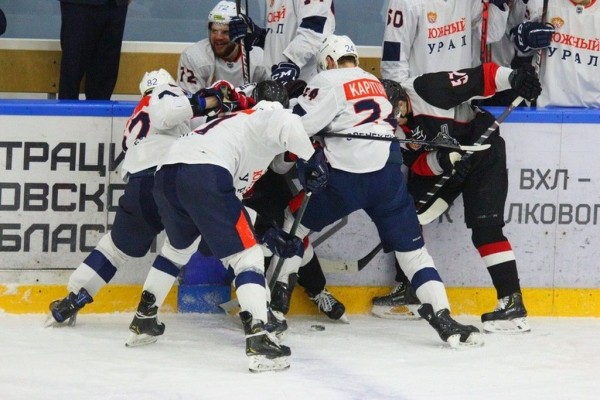 
&laquo;Южный Урал&raquo; побеждает &laquo;Тамбов&raquo; - 5:4        