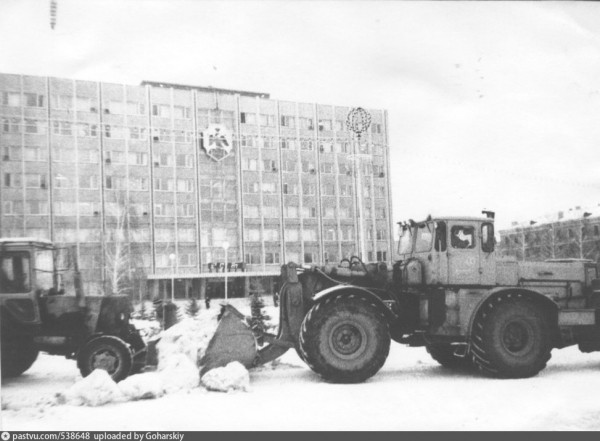 
Снегурочки-стриптизерши, &laquo;миграция&raquo; бомжей и новогодних елок: Каким был Орск в начале нового тысячелетия?        