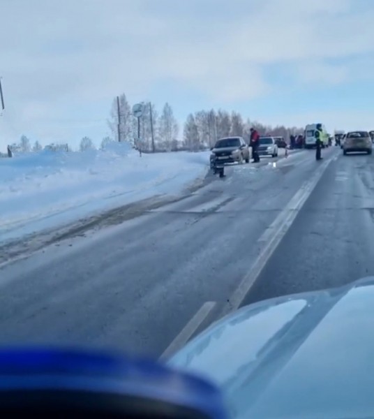 В Шарлыкском районе столкнулись три автомобиля, есть пострадавшие В Шарлыкском районе столкнулись три автомобиля, есть пострадавшие