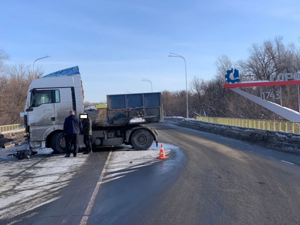 Водитель фуры, протаранившей УАЗ дорожников в Оренбурге, был пьян (18+)