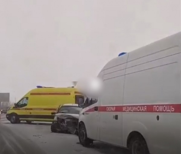 В Оренбурге случилось ДТП, потребовалась помощь спасателей