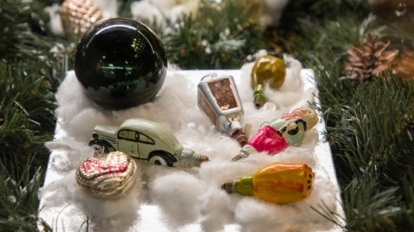 На новогодней онлайн-экскурсии оренбуржцы смогут увидеть елочные игрушки советских времен