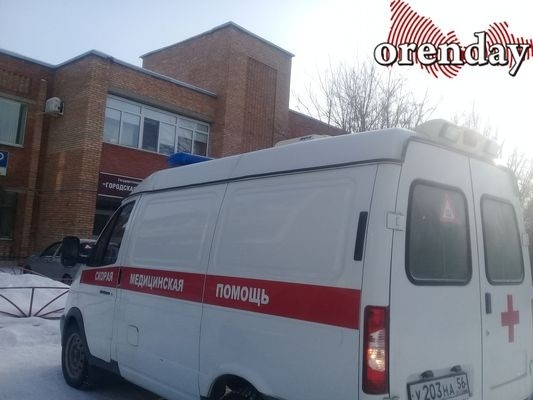 В Оренбурге возле ночного клуба молодые люди получили ножевые ранения