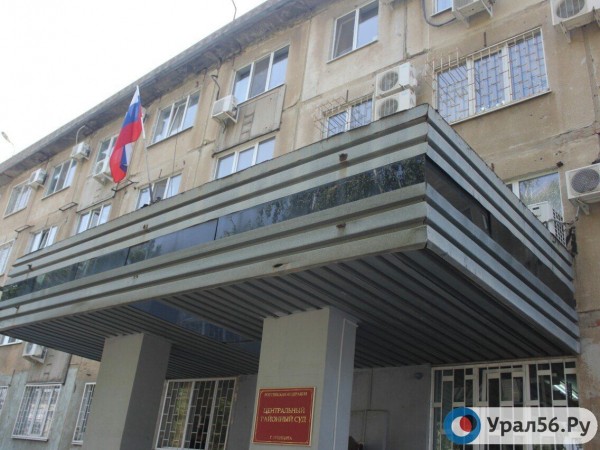 
Три выпускника оренбургского вуза остались без дипломов о высшем образовании по решению суда        