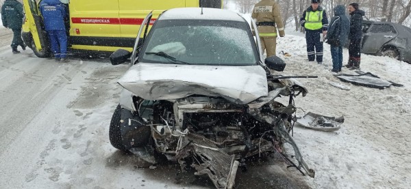 В Оренбурге случилось ДТП, потребовалась помощь спасателей