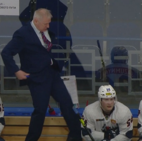 Уволен тренер "Сарматов" из Оренбурга, ударивший своего хоккеиста ногой