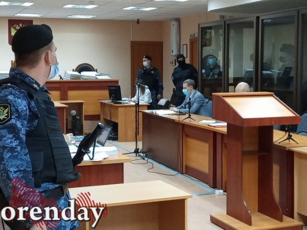 Руководителей ОПГ оренбургских киллеров Оршлета и Бертхольца доставили в областной суд (18+)