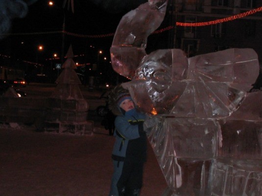 
Снегурочки-стриптизерши, &laquo;миграция&raquo; бомжей и новогодних елок: Каким был Орск в начале нового тысячелетия?        