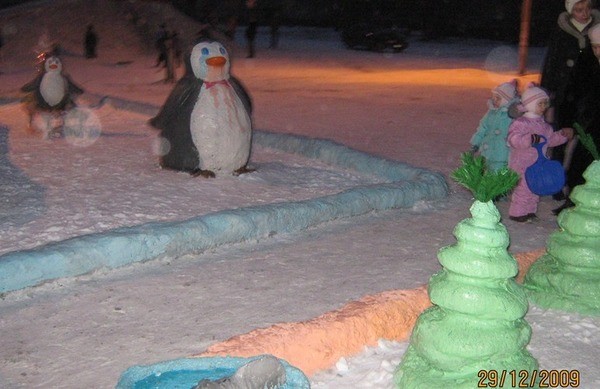 
Снегурочки-стриптизерши, &laquo;миграция&raquo; бомжей и новогодних елок: Каким был Орск в начале нового тысячелетия?        