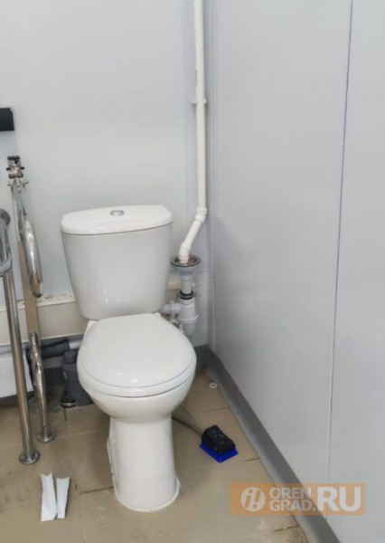 Конструкцию в туалетах новой оренбургской инфекционки сравнили с пушным зверьком