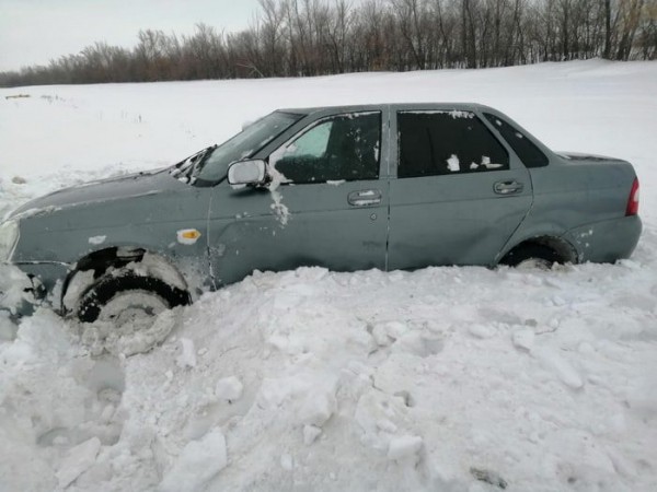 Под Новосергиевкой &laquo;Приора&raquo; перевернулась в кювет
