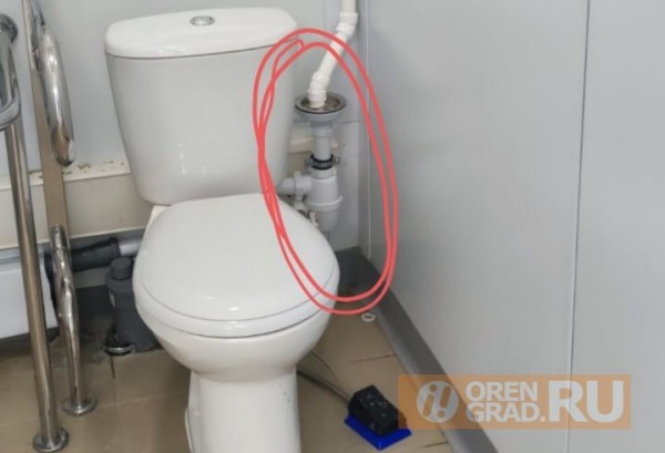 Конструкцию в туалетах новой оренбургской инфекционки сравнили с пушным зверьком