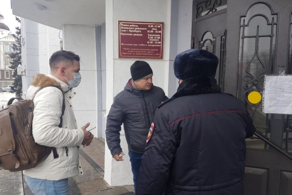 Оренбургский правозащитник обратился к генерал-майору Алексею Кампфу, который заявил о его самопиаре и нагнетании обстановки Оренбургский правозащитник обратился к генерал-майору Алексею Кампфу, который заявил о его самопиаре и нагнетании обстановки