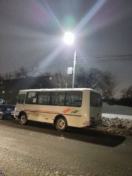 В Оренбурге 15-летний подросток поскользнулся и скатился на проезжую часть под ПАЗ