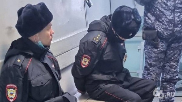 За идею - пять, за реализацию - неуд: Житель Оренбурга искал закладки с наркотиками в форме сотрудника полиции
За идею - пять, за реализацию - неуд: Житель Оренбурга искал закладки с наркотиками в форме сотрудника полиции