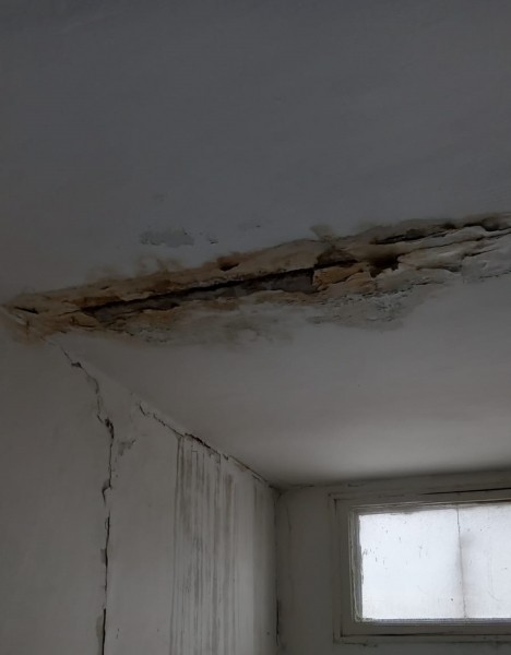 
Соцсети: в Тоцком 2 жители сразу нескольких многоквартирных домов сообщают о проблемах с текущими крышами, которые сохраняются годами        