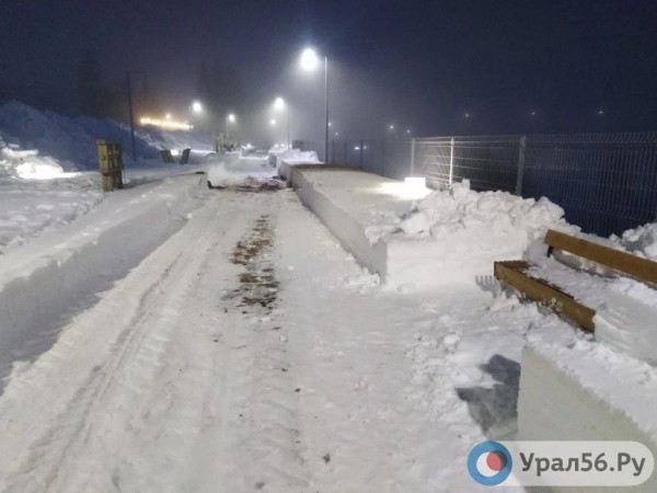 
После публикации Урал56.Ру на набережной Бугуруслана, благоустроенной за 50 млн руб, расчистили дорожки и лавочки        