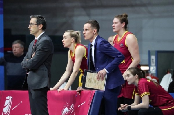 Тренер оренбургской "Надежды" Муньос ушел из клуба из-за "нестабильной ситуации в мире" Тренер оренбургской "Надежды" Муньос ушел из клуба из-за "нестабильной ситуации в мире"