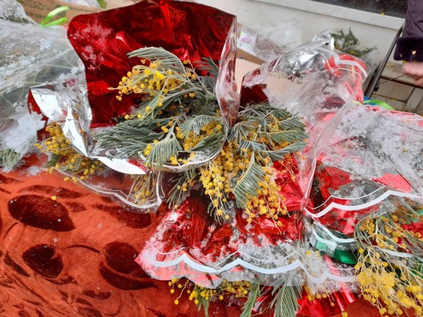 Мужчины из Оренбурга шквально скупают цветы для своих дам