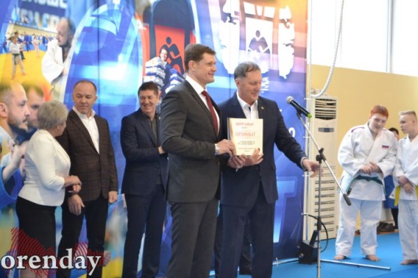 Центр дзюдо в Оренбурге отметил 10-летие большим турниром и тортом