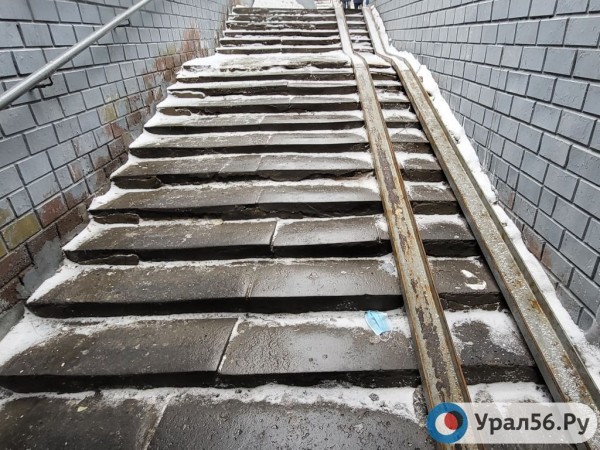 
Пять месяцев спустя: Урал56.Ру вновь прошелся в Оренбурге по отремонтированным осенью переходам        