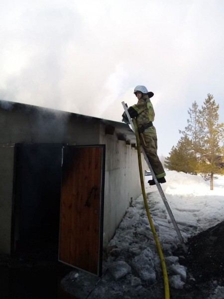 В Саракташе загорелся торговый павильон на площади в 100 "квадратов"