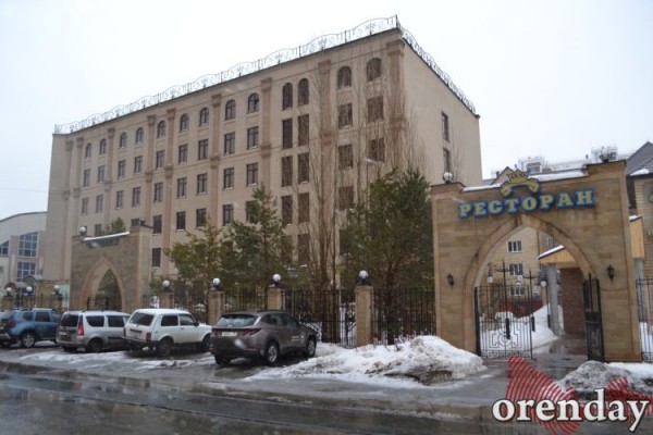 Фокус по превращению гостиницы &laquo;Баку&raquo; в поликлинику оренбуржцы так и не увидели