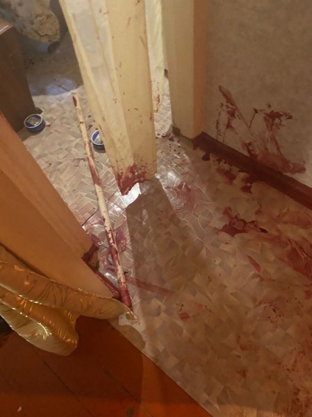 В Оренбурге мужчина, уже судимый за убийство, взялся за нож и порезал сожителя падчерицы (18+)