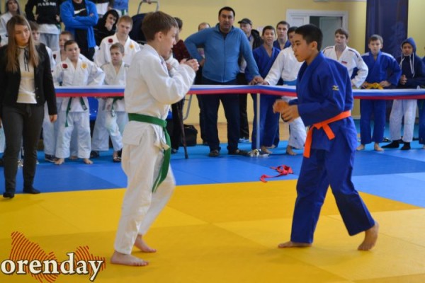 Центр дзюдо в Оренбурге отметил 10-летие большим турниром и тортом