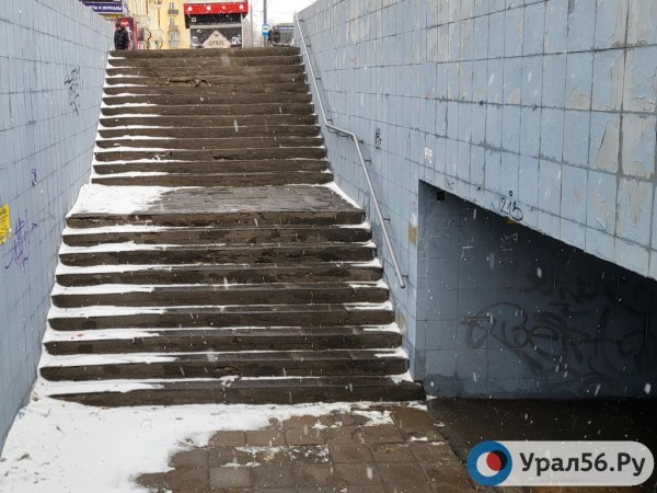 
Пять месяцев спустя: Урал56.Ру вновь прошелся в Оренбурге по отремонтированным осенью переходам        