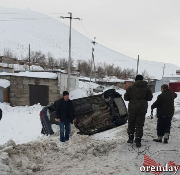 Под Кувандыком в кювет слетел невнимательный перевозчик с четырьмя пассажирами
