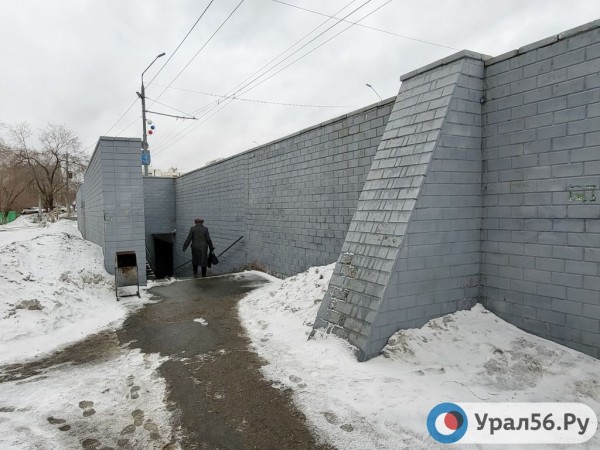 
Пять месяцев спустя: Урал56.Ру вновь прошелся в Оренбурге по отремонтированным осенью переходам        