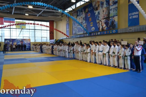 Центр дзюдо в Оренбурге отметил 10-летие большим турниром и тортом