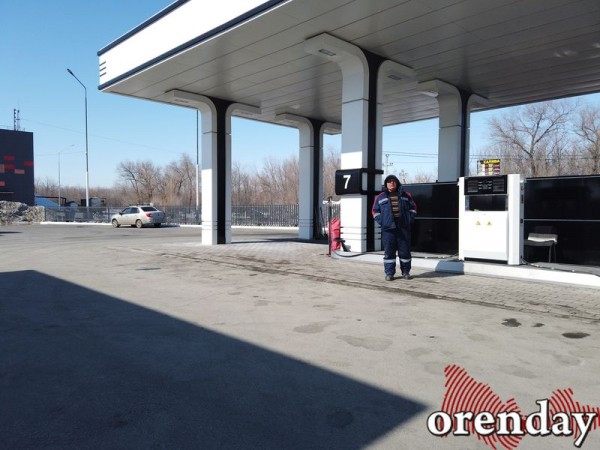 В Оренбурге автомобилисты в шоке от того, что газ дешевеет прямо на глазах